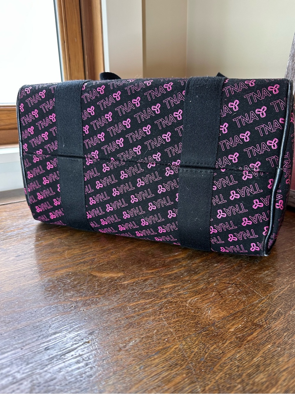 TNA Aritzia Black And Pink Canvas Sports Tote Bowler Bag With Hangtag - Picture 9 of 13